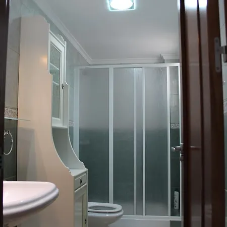 Damaso House アパート